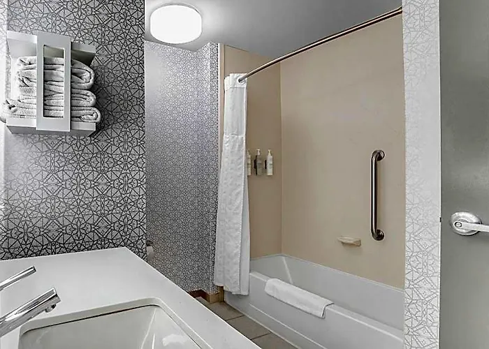 Hotel Hampton And